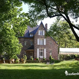 https://la-maison-rouge-montauban-de-bretagne.inbrittany.com